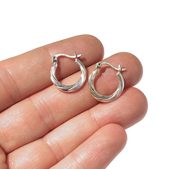 Vintage Sterling Silver Hoop Earrings Small Twist Hoops Twisted Cable Milgrain - Picture 2 of 3